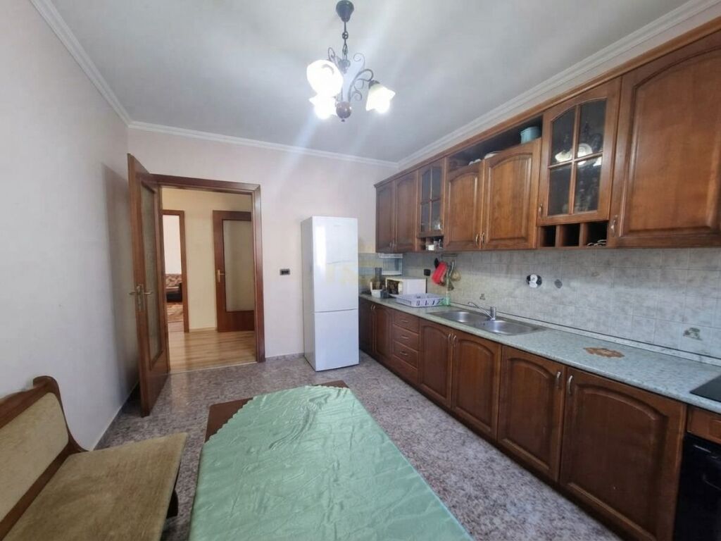 Qira,Apartament 3+1,Komuna e Parisit,Tirane.