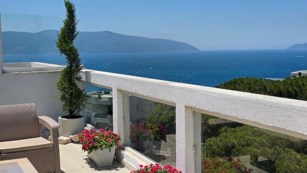 Super Penthouse con vista sul mare, acqua fredda, Vlora