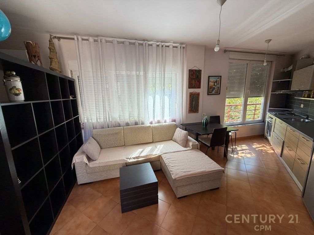 Jepet Per Qera Gasoniere e Konvertuar Ne 1+1! 450 € /Muaj 43,000 Lekë /Muaj