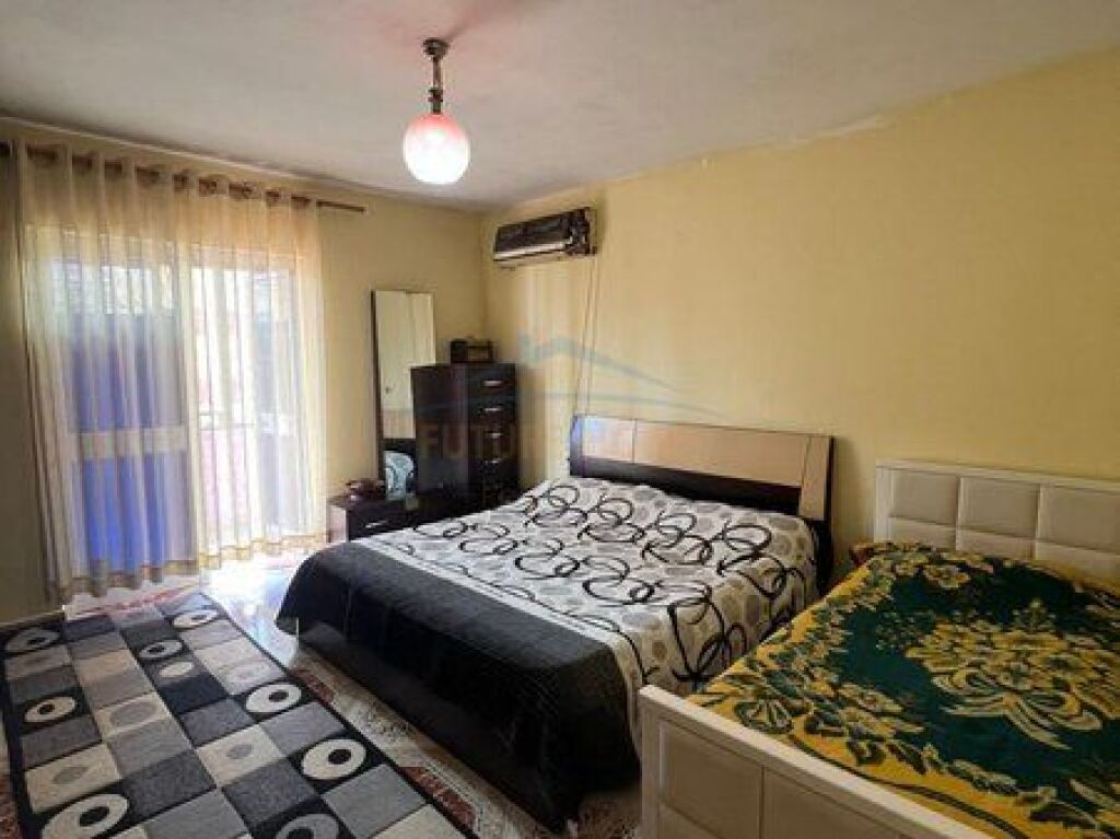 Shitet, Apartament 2+1, Rruga "Kongresi Manastirit"