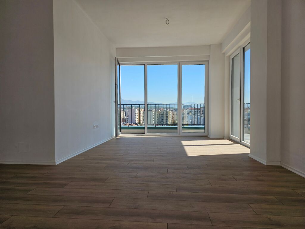 Vendesi in vendita 3+1+2+Veranda nel Comune di Parigi