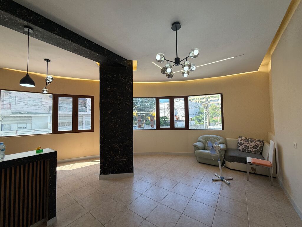 Shitet apartament 3+1