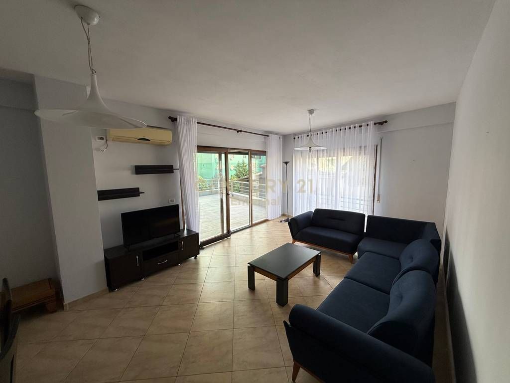 Apartament 2+1+ Verande Me Qira në Komunën e Parisit - 1100€ | 196 m² 1,100 € /Muaj 10,000 Lekë /Muaj