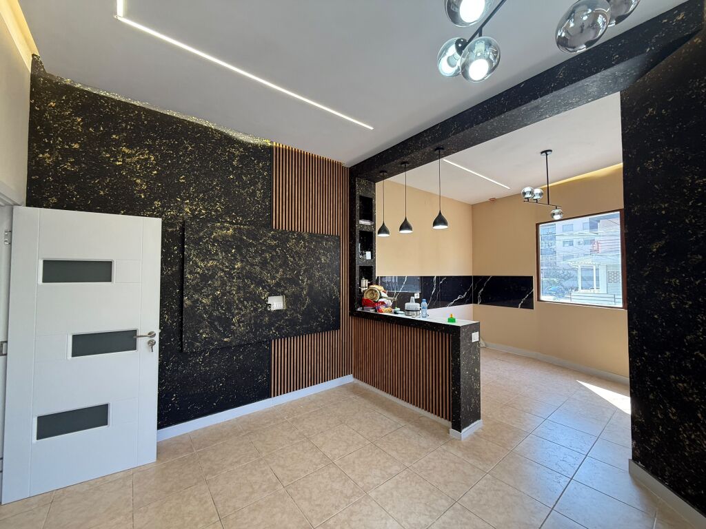 Shitet apartament 3+1