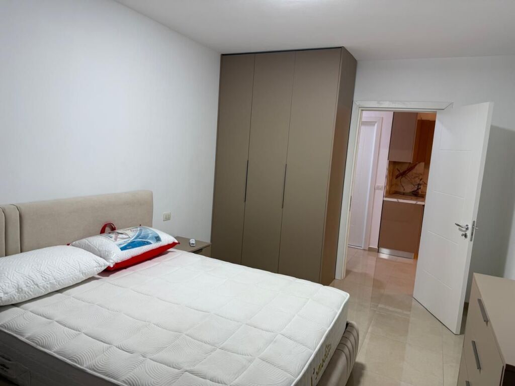 Affittasi appartamento 2+1 in via Dibres, Selvia, Liceo Partizani, via Siri Kodra.
