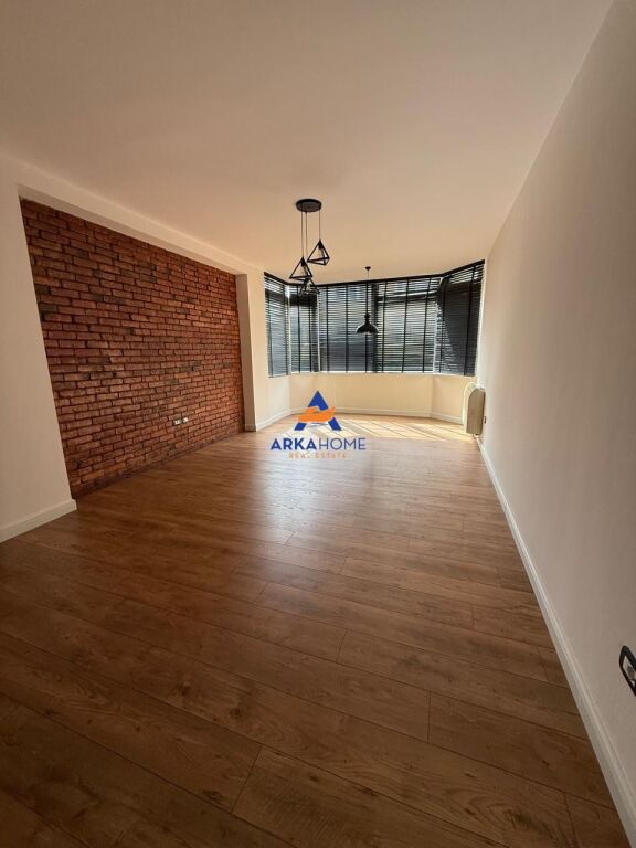 JEPET AMBIENT ME QIRA 112.2 M2 "KOMUNA PARISIT, RRUGA PROKOP MIMA" 1000 EURO