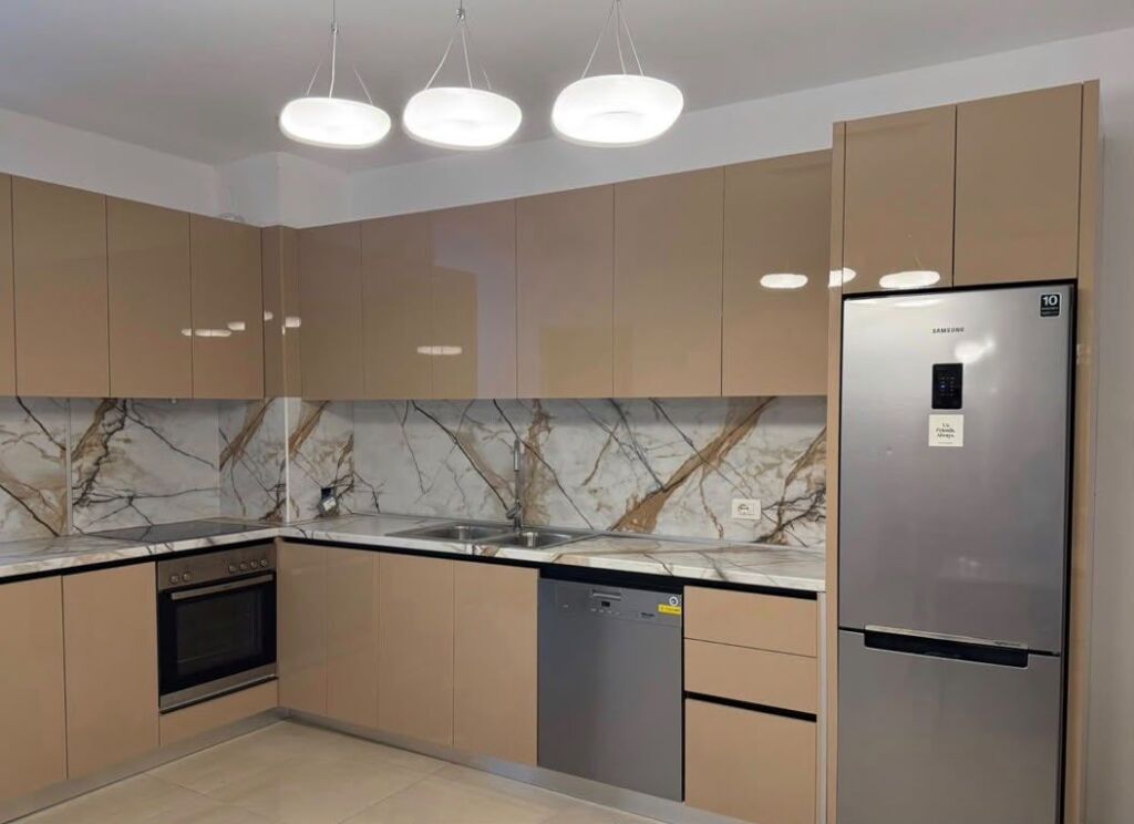 Jepet Me Qera Apartament 2+1+1 Ballkon