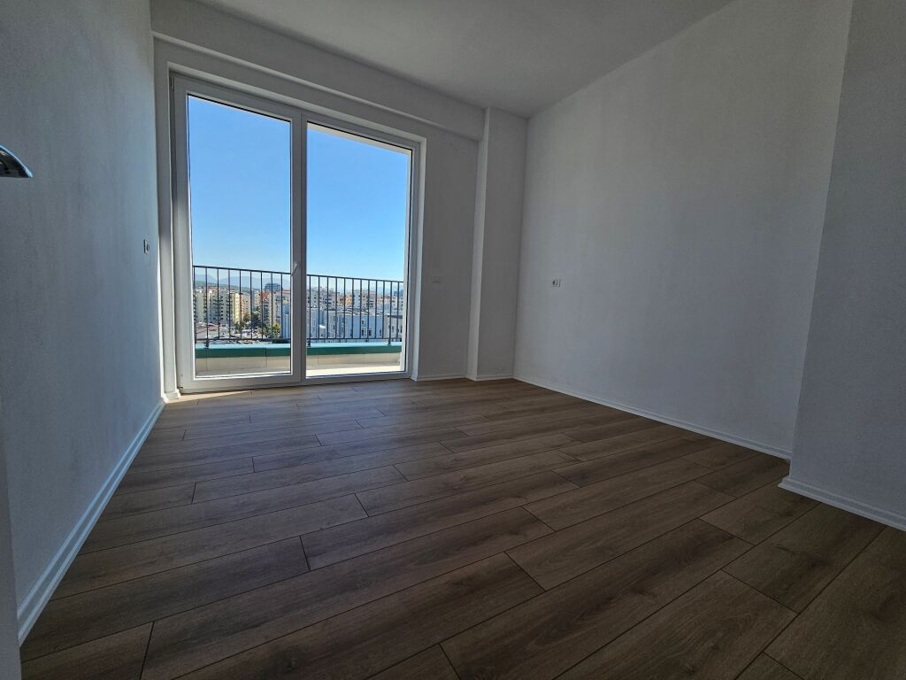 Vendesi in vendita 3+1+2+Veranda nel Comune di Parigi
