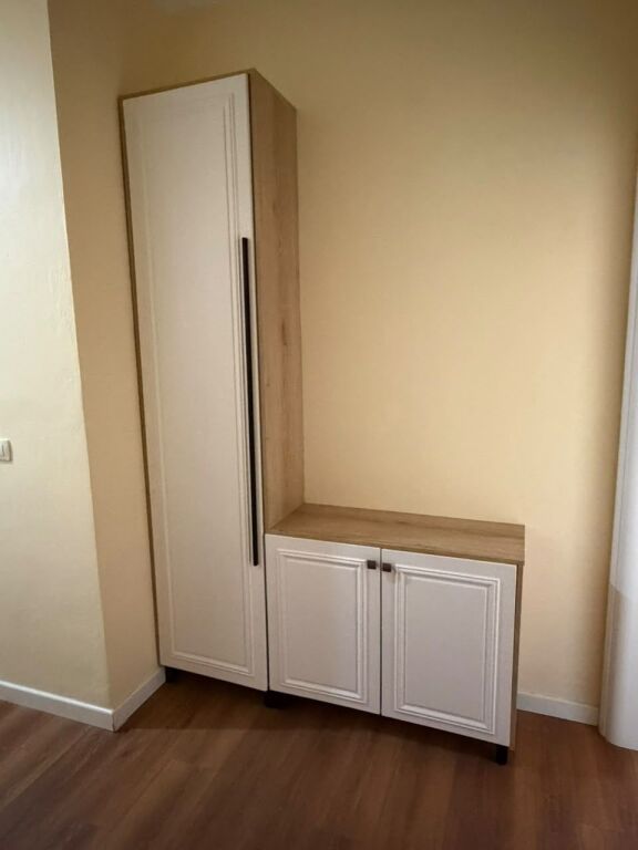 Via 5 Maji affittasi appartamento 2+1+2, arredato, 80.000 Leke  