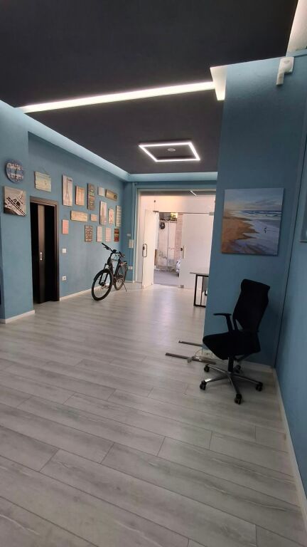 VENDITA AMBIENTE COMMERCIALE VICINO A BLUE STAR, DURRËS!