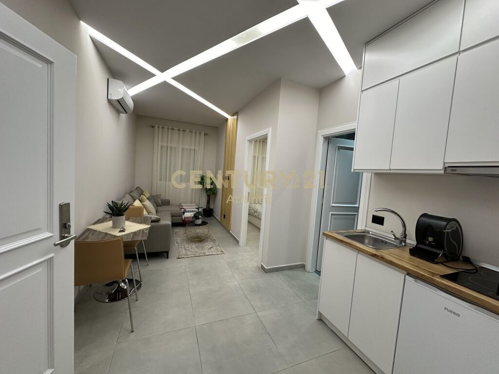 Business premises for sale + 3 Apartments 1+1, first line with the main road in Plazh Hekurudha !
