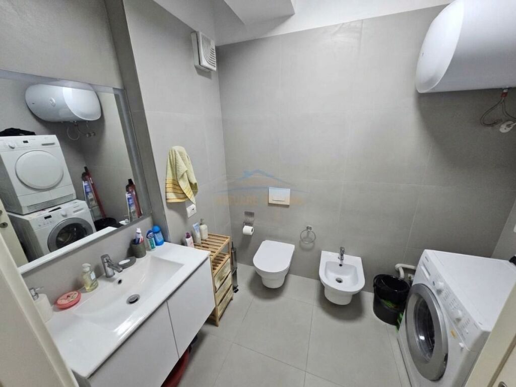 Shitet, Apartament 2+1, Univers City, Tiranë