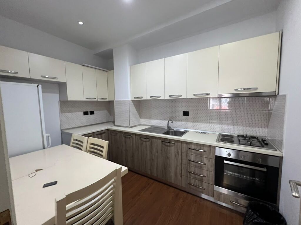 JEPET ME QIRA –  📍 Ring Center, Tiranë