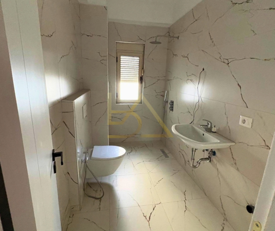 SHITET GODINË ME 17 APARTAMENTE – SHKËMBI I KAVAJËS, DURRËS