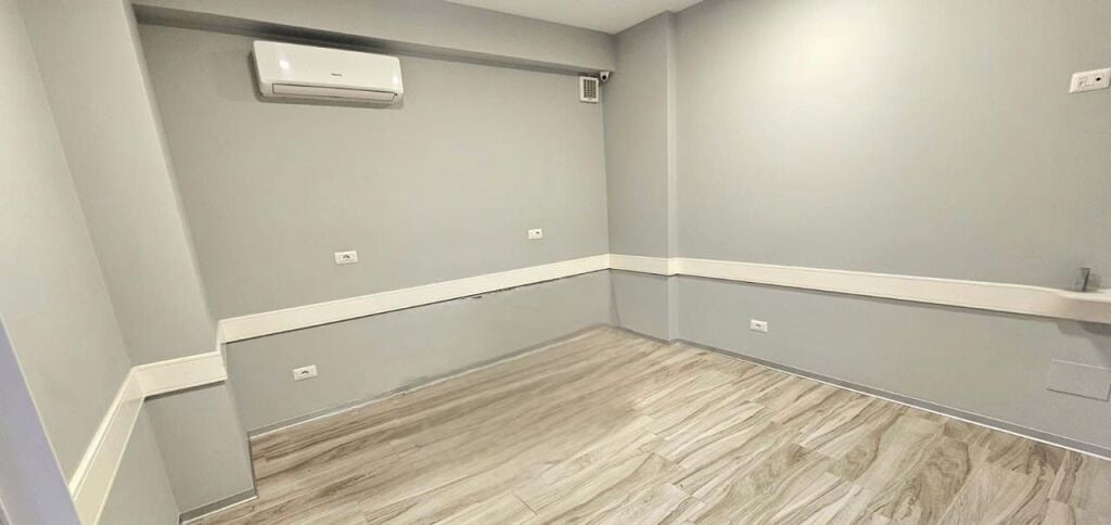 Rent | Ambjent Biznesi | Materniteti i Ri | 900 €/month