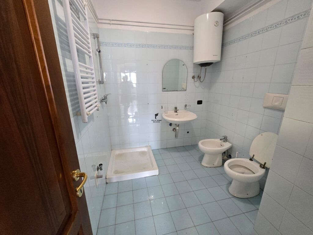 UFFICIO IN AFFITTO 96 M2 CENTRO 180.000 LEKE FH-96130