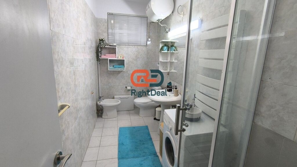 Tek Piazza, Jepet Me Qira Apartament 2+1, Totalisht I Investuar !!!