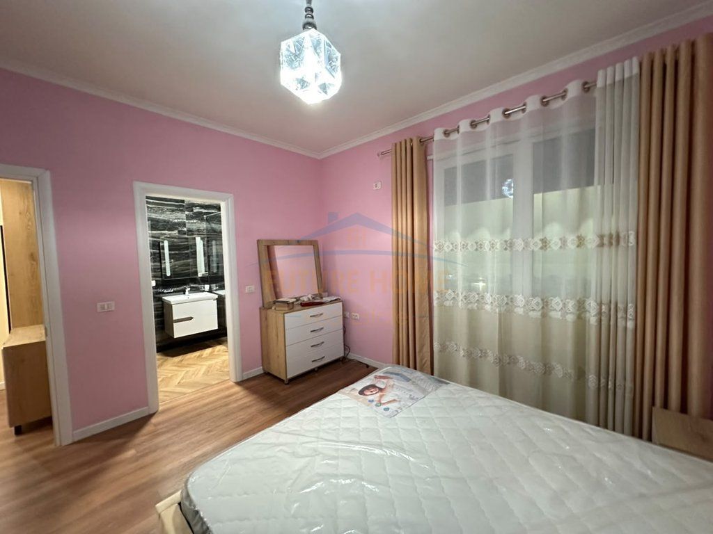 Qera 2+1+2+ Post parkimi , Rruga 5 Maji, Tirane Empire74900