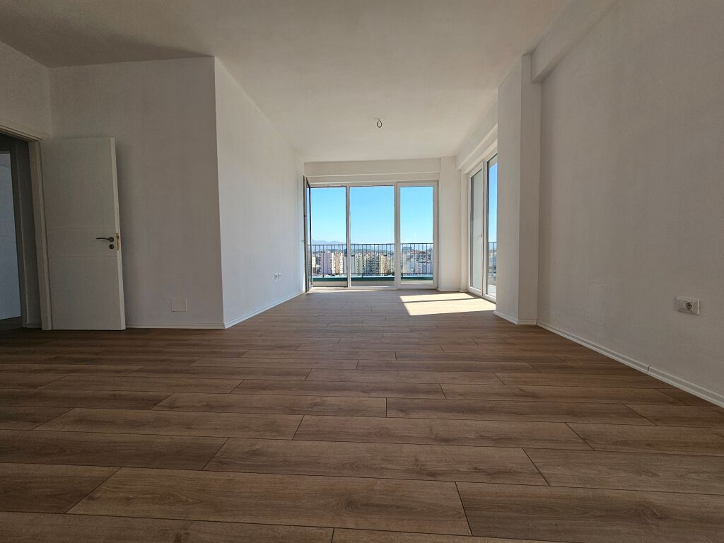 Vendesi in vendita 3+1+2+Veranda nel Comune di Parigi