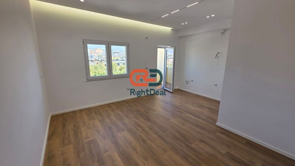 At Kongresi I Manastirit Street, Apartment 1+1 for Sale, Ideal for Living and Investment!!!