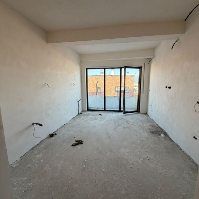 🔥Triplex in vendita  con 2 posti auto nella Residenza Kodra e Diellit 2
