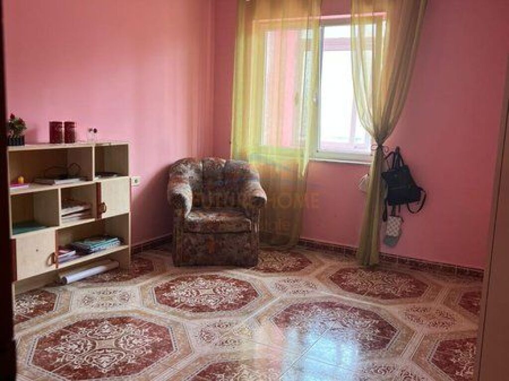 Shitet, Apartament 2+1, Rruga "Kongresi Manastirit"