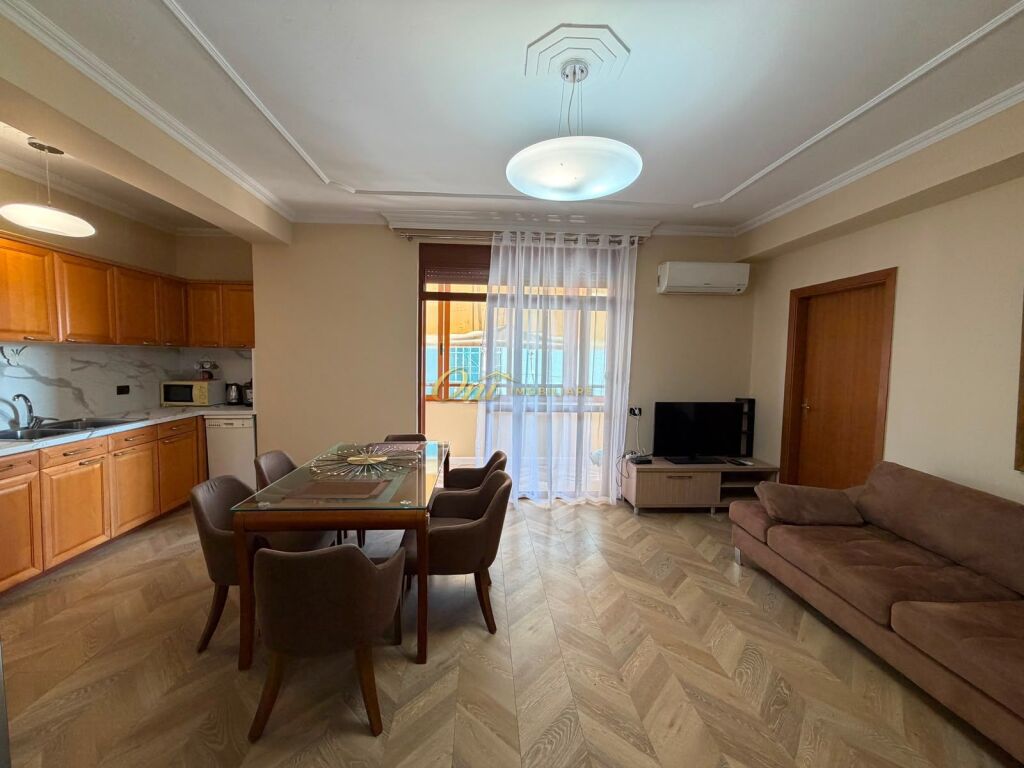 ISH EKSPOZITA APARTAMENT PER QERA 4+1+2