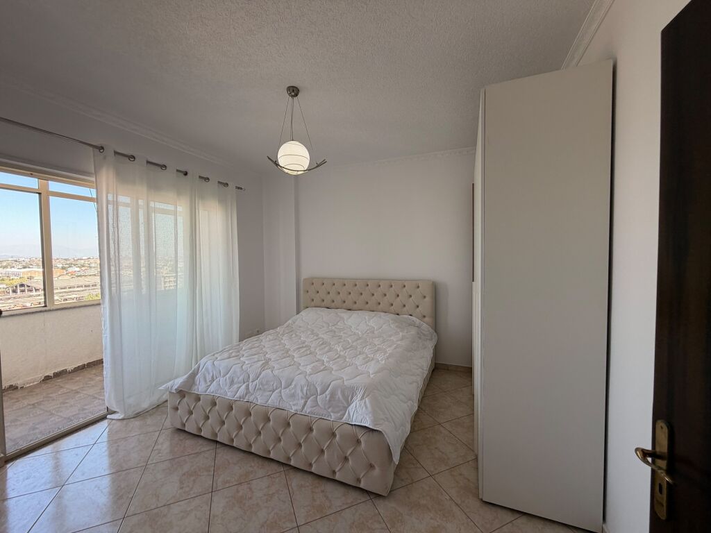 Shitet apartament 1+1
