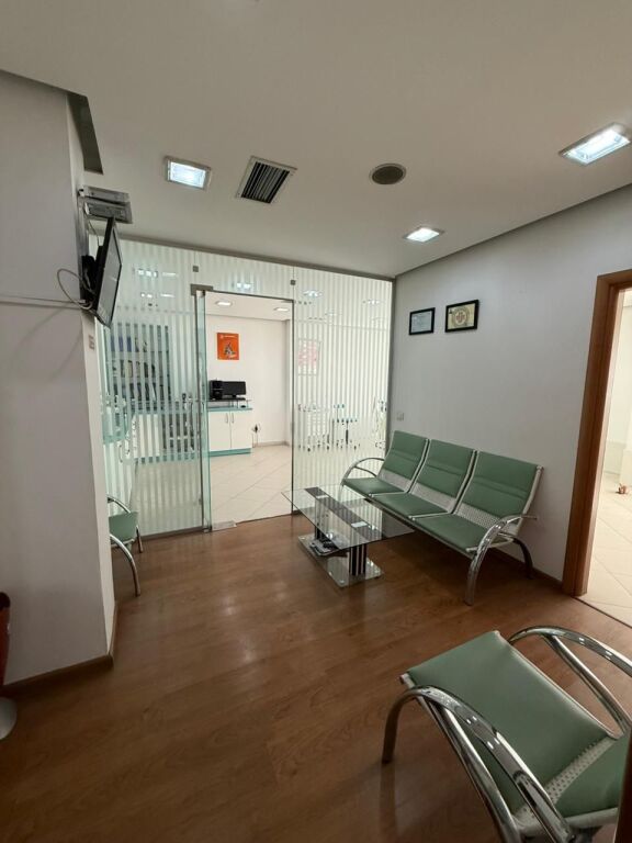 Kamez Clinica dentale in affitto 107M²