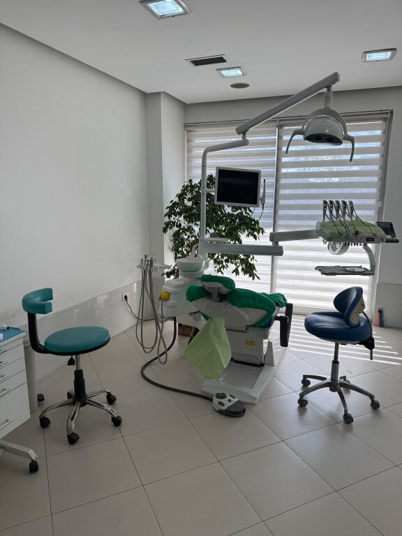Kamez Clinica dentale in affitto 107M²