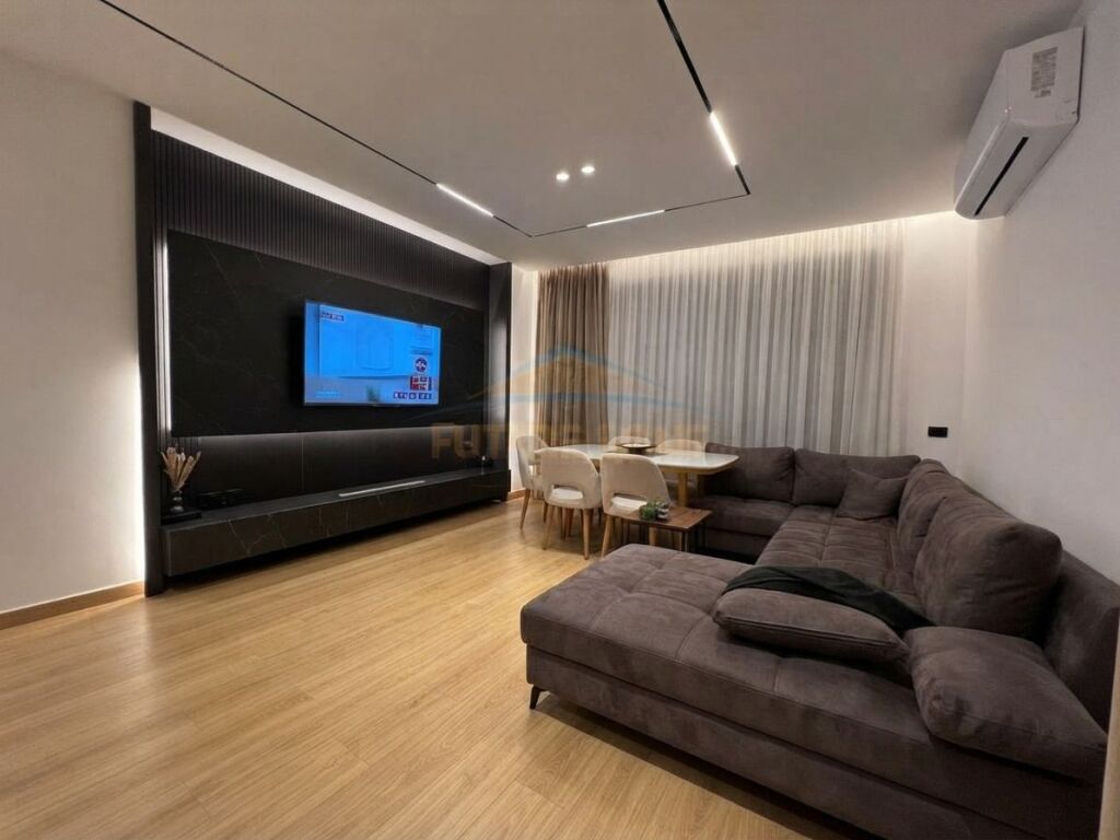 Shitet, Apartament 2+1, Unaza e Re