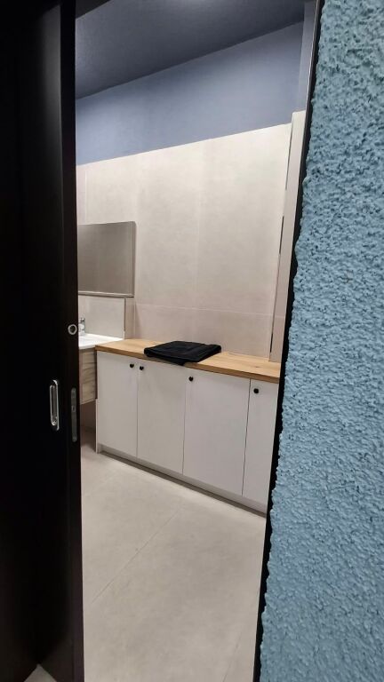 VENDITA AMBIENTE COMMERCIALE VICINO A BLUE STAR, DURRËS!