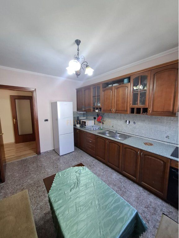 Qira,Apartament 3+1,Komuna e Parisit,Tirane.