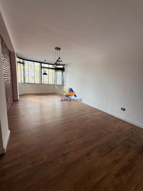 JEPET AMBIENT ME QIRA 112.2 M2 "KOMUNA PARISIT, RRUGA PROKOP MIMA" 1000 EURO