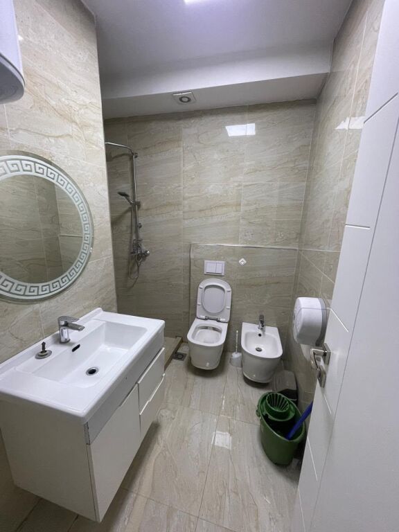 Ish Ekspozita rents a 1+1 furnished apartment. 50,000 Leke
