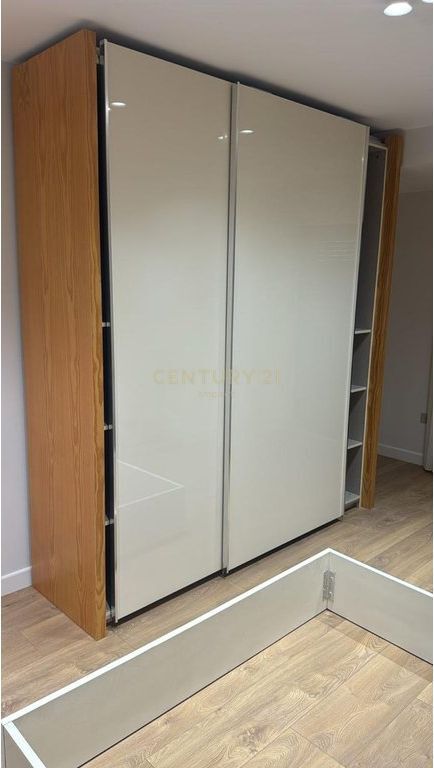Apartament 3+1+2 me post parkimi me qira tek Kodra e Diellit
