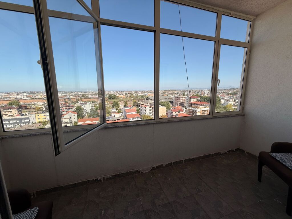 Shitet apartament 1+1