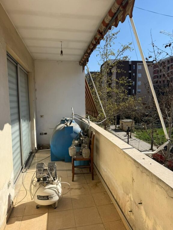 Kamez Clinica dentale in affitto 107M²