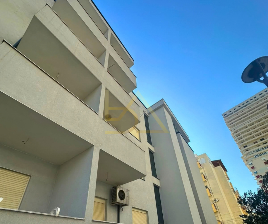 SHITET GODINË ME 17 APARTAMENTE – SHKËMBI I KAVAJËS, DURRËS