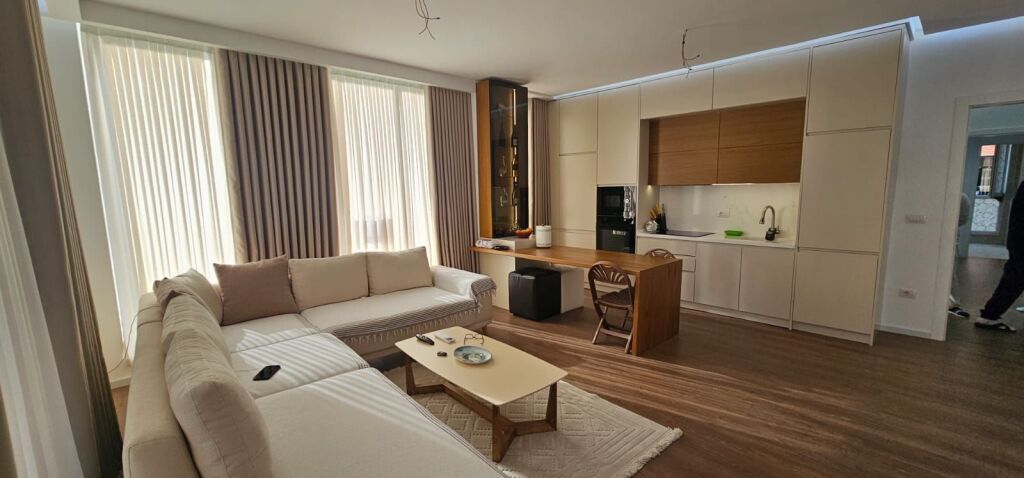 🏙️ SHITET APARTAMENT 3+1+2 – BULEVARDI I RI, TIRANË