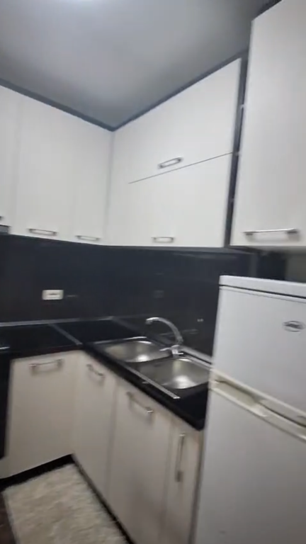 Apartament 1+1, Petro Nini!