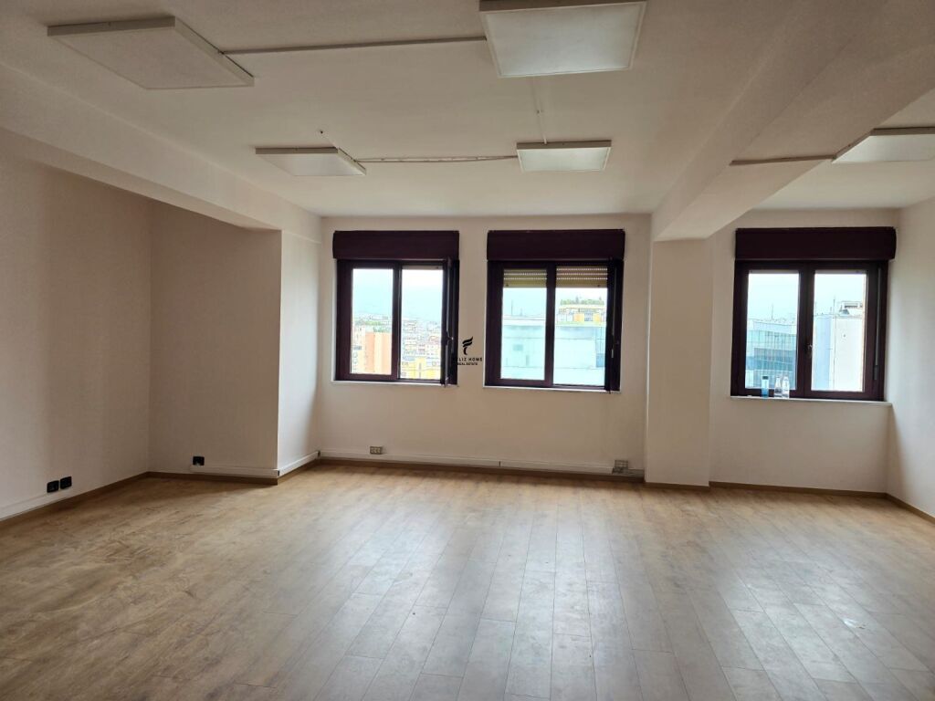 UFFICIO IN AFFITTO 96 M2 CENTRO 180.000 LEKE FH-96130