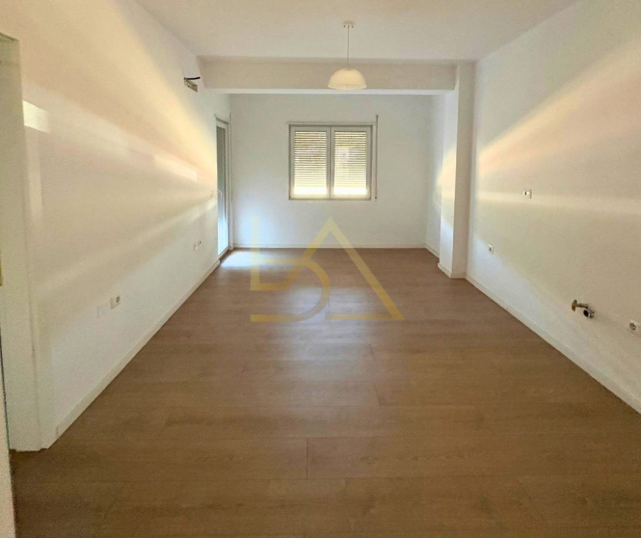 SHITET GODINË ME 17 APARTAMENTE – SHKËMBI I KAVAJËS, DURRËS