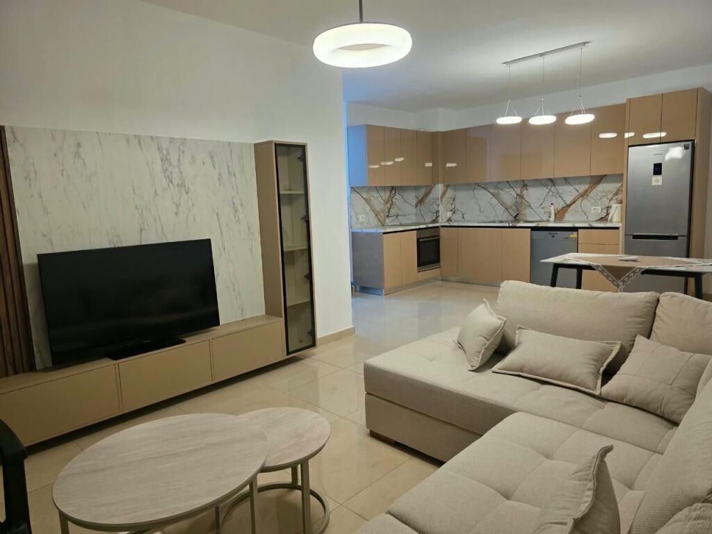 Affittasi appartamento 2+1 in via Dibres, Selvia, Liceo Partizani, via Siri Kodra.
