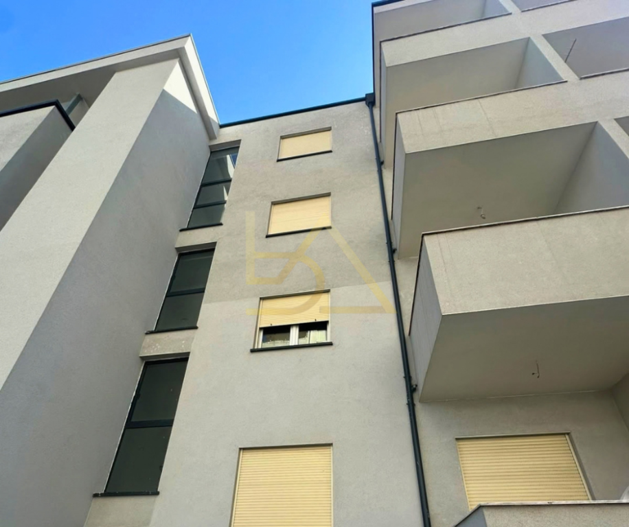 SHITET GODINË ME 17 APARTAMENTE – SHKËMBI I KAVAJËS, DURRËS