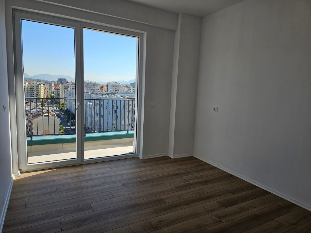 Vendesi in vendita 3+1+2+Veranda nel Comune di Parigi
