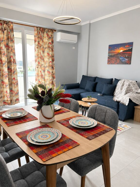 # IN AFFITTO: 1+1 📍 Xhamllik (Via Xhanfize Keko – Vicino a Kinostudio) – 50.000 ALL/Mese – 8° Piano – Edificio Nuovo A.2020 || Comfort &amp; Ottima Posizione ✨