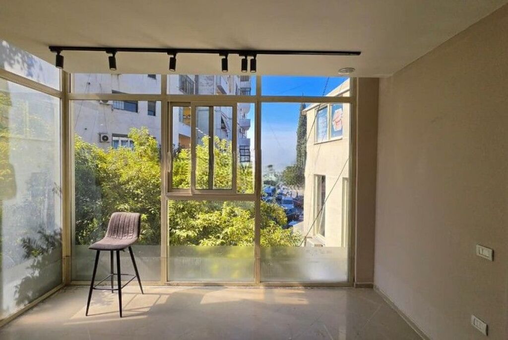 SHOP FOR SALE IN THE FRESKU AREA 146,000 €