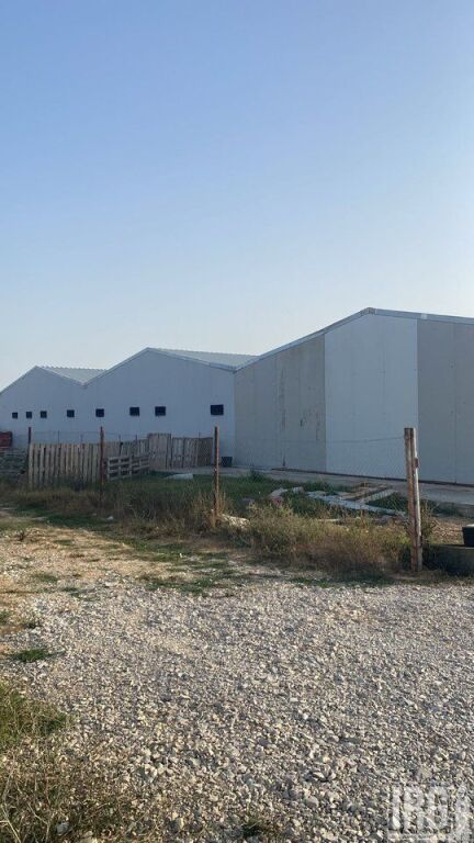 Kapanon 1700 m² me qira – Durrës📍 Pranë Sektorit Rinia, Durrës