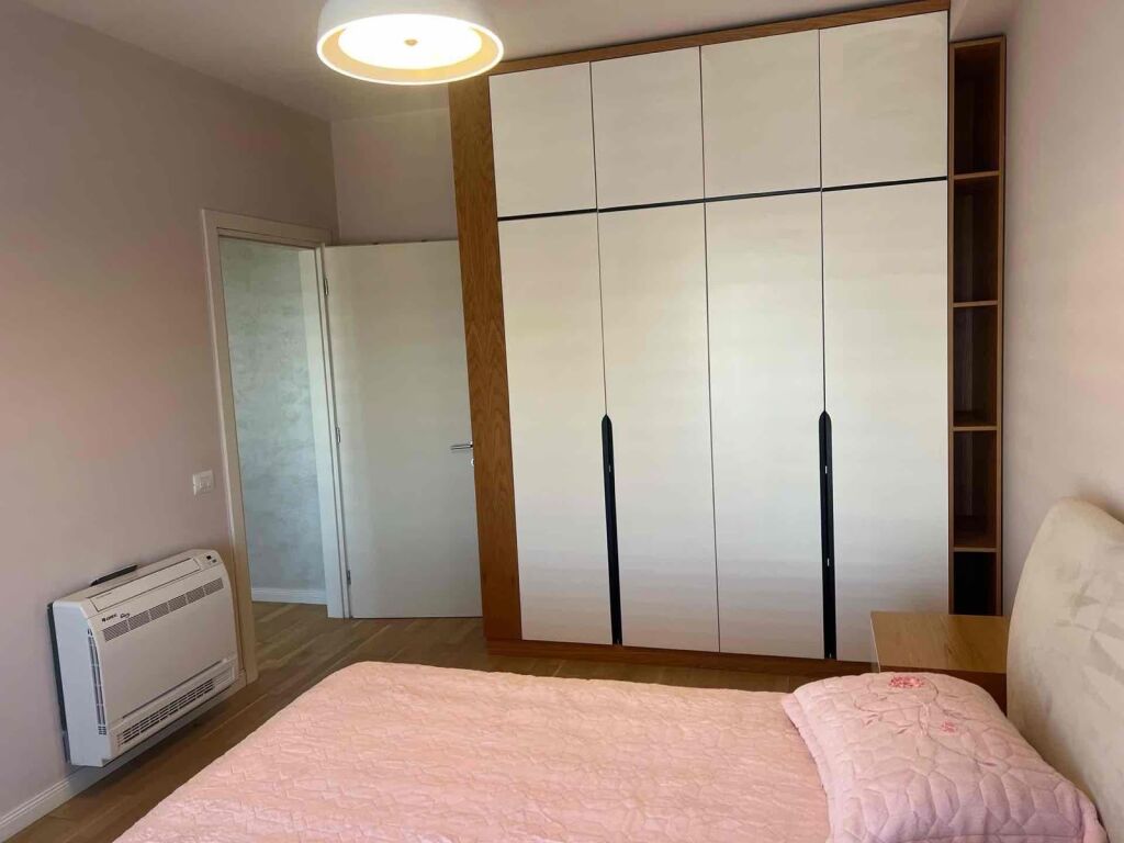Jepet apartament 1+1+Post Parkimi+Internet+Administrim me qira tek Rezidenca Quatrum , Rruga Jordan Mijsa .